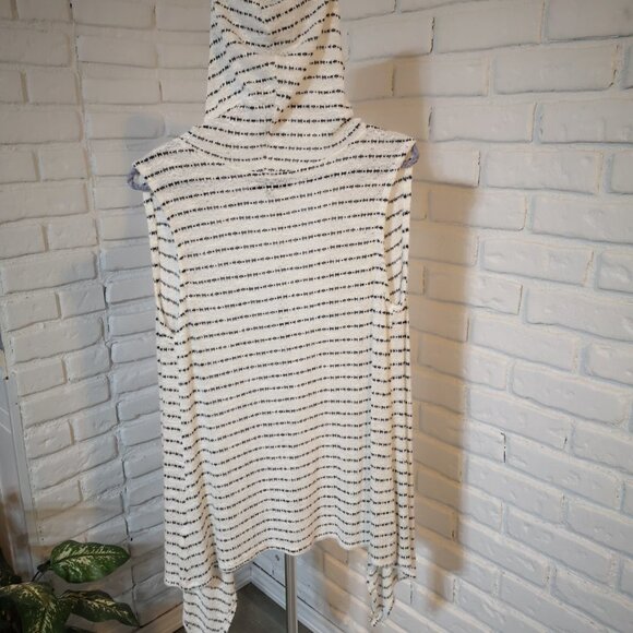 Candy Couture Ladies Size Medium Sleeveless Hooded Vest/Cardigan - Picture 2 of 7